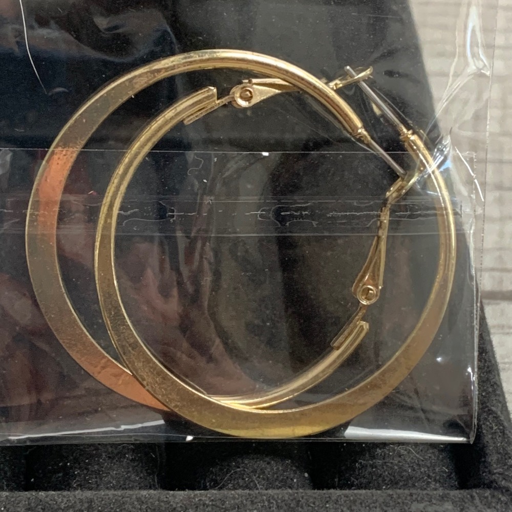 Gold Tone Flat Hoop Earrings Medium Latch Back Minimalist Round 1.5 Inch